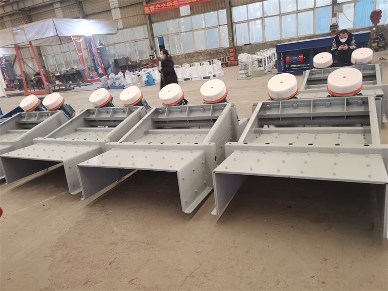 客戶定制16臺電機(jī)振動給料機(jī)