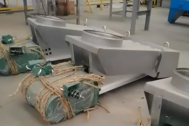 客戶定制7臺電磁振動給料機(jī)